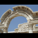Detail des Hadrianstempels